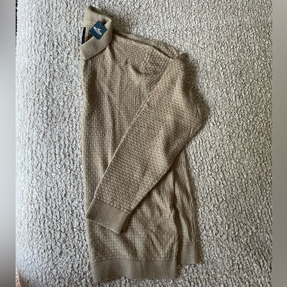 Men’s Hollister Quarter Zip - Picture 5 of 7